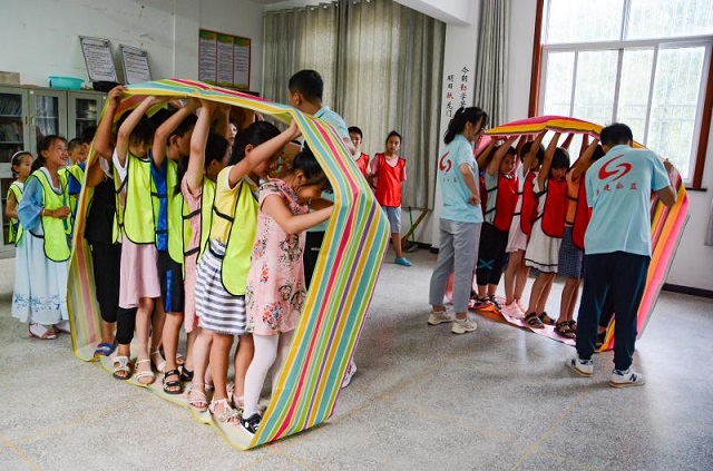 七彩志愿行 青春進課堂——記合肥院志愿者團隊走進石臺縣仙寓鎮碧潭村支教活動-8-640.jpg 七彩志愿行 青春進課堂——記合肥院志愿者團隊走進石臺縣仙寓鎮碧潭村支教活動-8-640.jpg